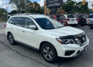 2018 NISSAN PATHFINDER SV AWD TECH PACKAGE (141KM) $19,995 + HST