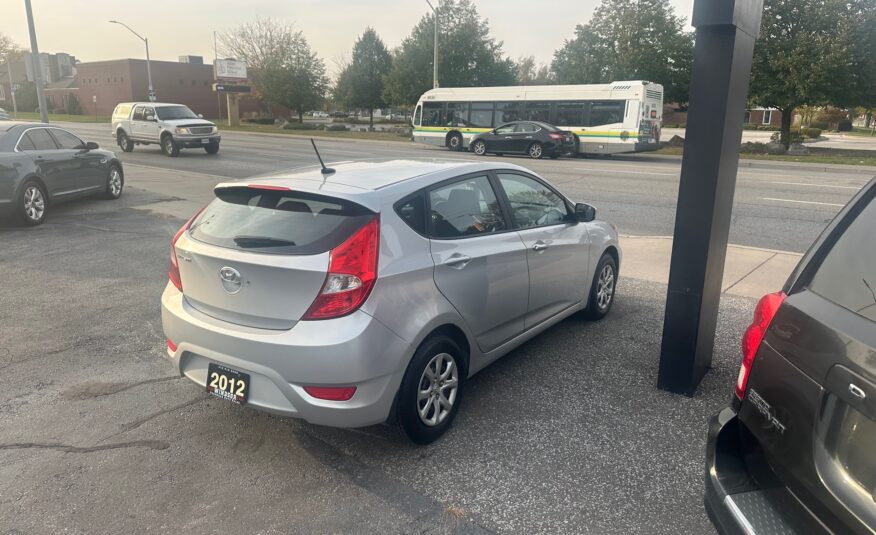 2012 HYUNDAI ACCENT HATCHBACK (169KM) $7,995 + HST NO ACCIDENTS, VERY CLEAN