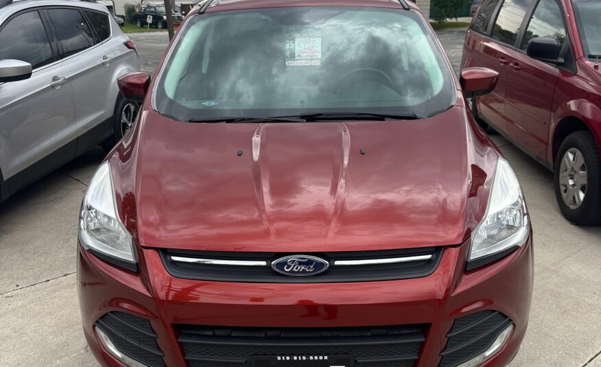 2015 FORD ESCAPE SE(168KM) $11,995 + HST