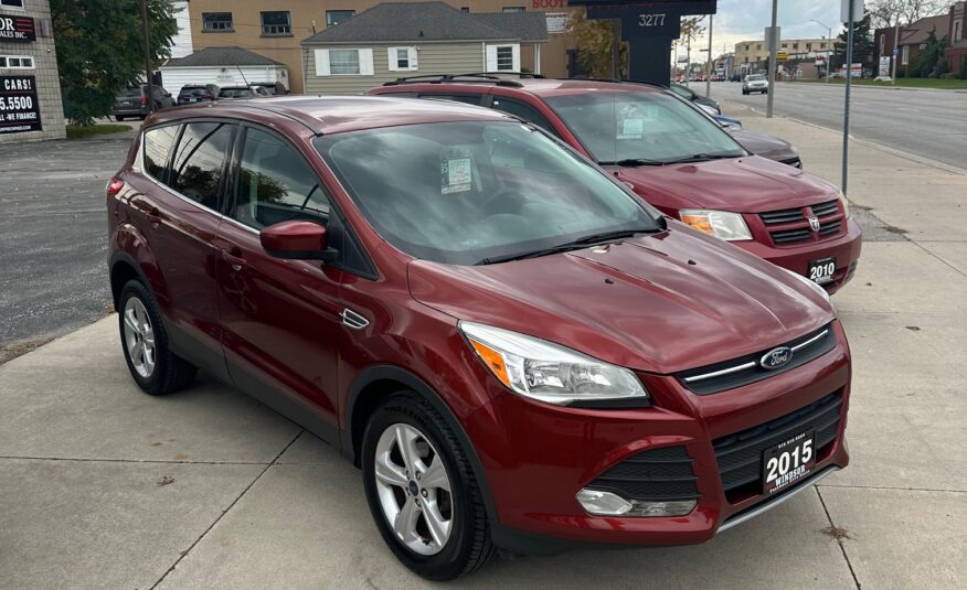 2015 FORD ESCAPE SE(168KM) $11,995 + HST