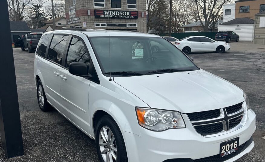 2016 DODGE GRAND CARAVAN SXT NAVIGATION, DVD $11,995 + HST NO ACCIDENTS ONE OWNER