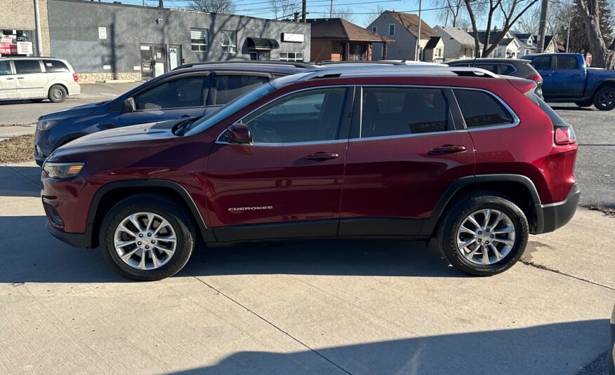 2019 JEEP CHEROKEE V6 4X4 (107KM) $19,995 + HST – REMOTE START – HEATED SEATS