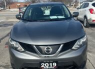 2019 NISSAN QASHQAI S (183KM) $12,995 + HST MANUAL TRANSMISSION NO ACCIDENTS CLEAN CARFAX