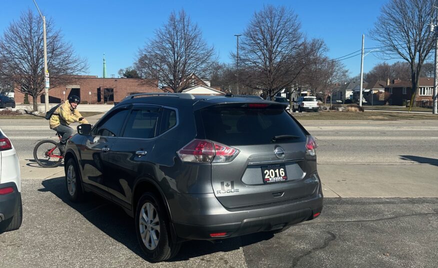 2016 NISSAN ROGUE SV AWD (143KM) $13,995 + HST – NO ACCIDENTS – CLEAN CARFAX