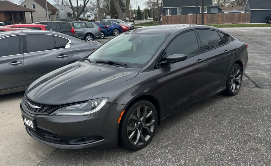 2015 CHRYSLER 200S LOADED V6 (184KM) $12,995 + HST – CLEAN CARFAX – NO ACCIDENTS