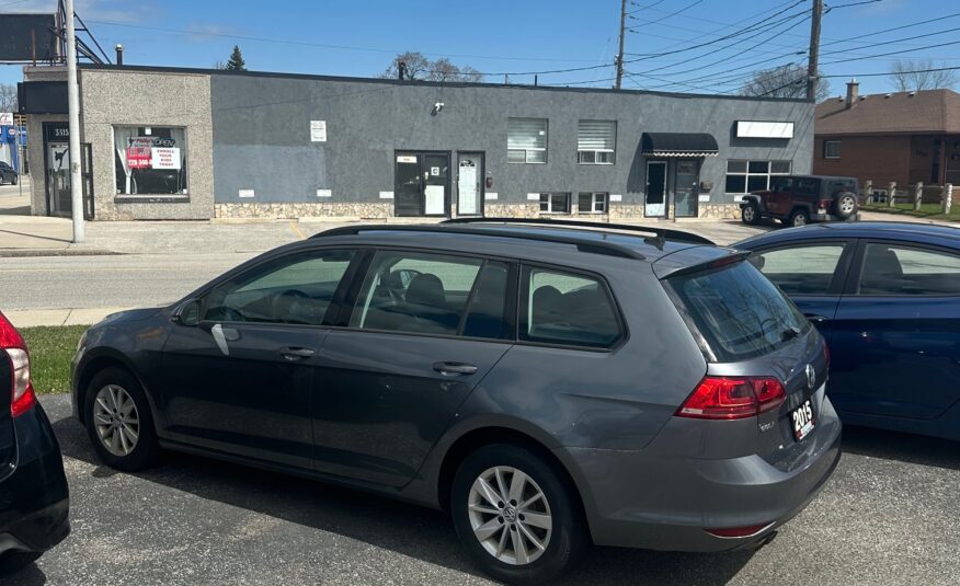 2015 VOLKSWAGEN GOLF SPORTSWAGEN (156KM)  $11,995 + HST – VERY CLEAN