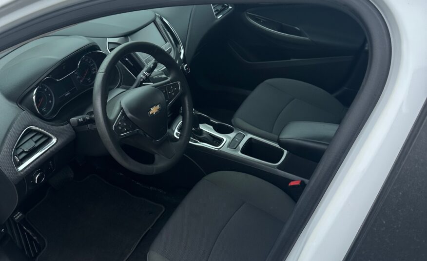 2017 CHEVROLET CRUZE LT (110KM) $12,995 + HST – HEATED SEATS  – REMOTE START