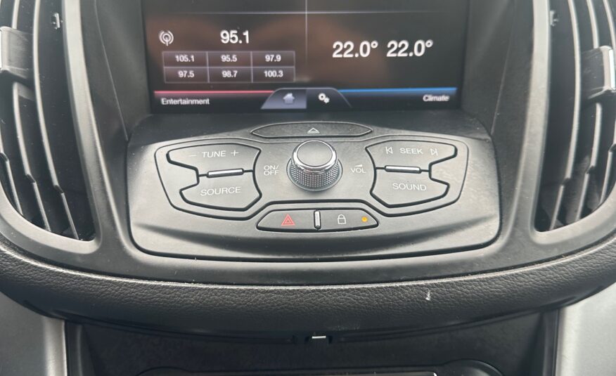 2014 FORD ESCAPE 4WD (132KM) $10,995 + HST – BACK UP CAMERA – BLUETOOTH – HEATED SEATS