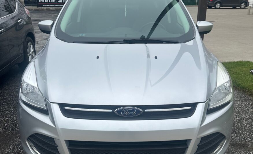 2014 FORD ESCAPE 4WD (132KM) $10,995 + HST – BACK UP CAMERA – BLUETOOTH – HEATED SEATS
