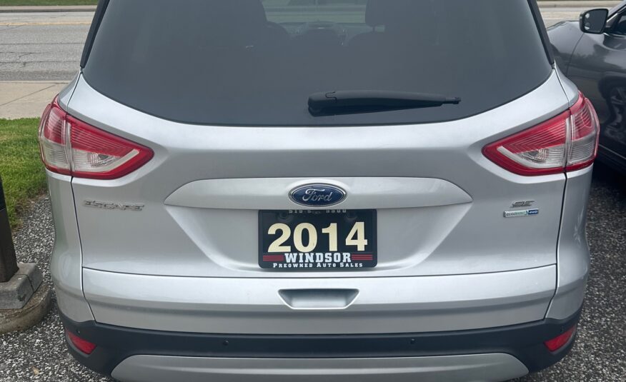 2014 FORD ESCAPE 4WD (132KM) $10,995 + HST – BACK UP CAMERA – BLUETOOTH – HEATED SEATS