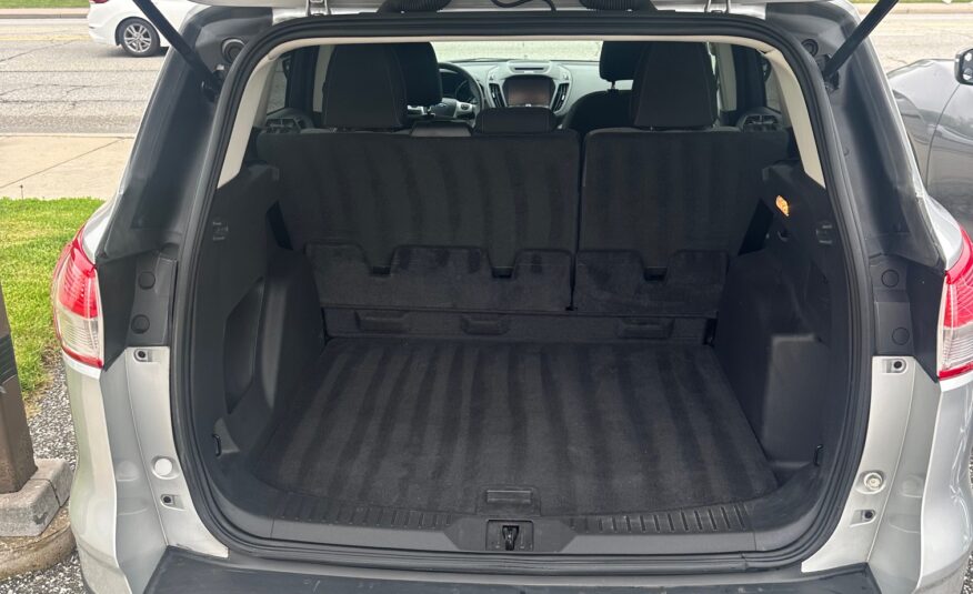 2014 FORD ESCAPE 4WD (132KM) $10,995 + HST – BACK UP CAMERA – BLUETOOTH – HEATED SEATS