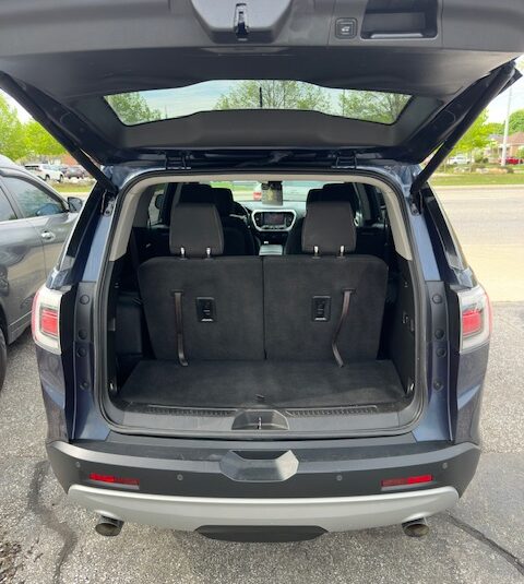 2018 GMC ACADIA (142KM) $19,995 + HST – 7 PASSENGER – ONE OWNER – NO ACCIDENTS