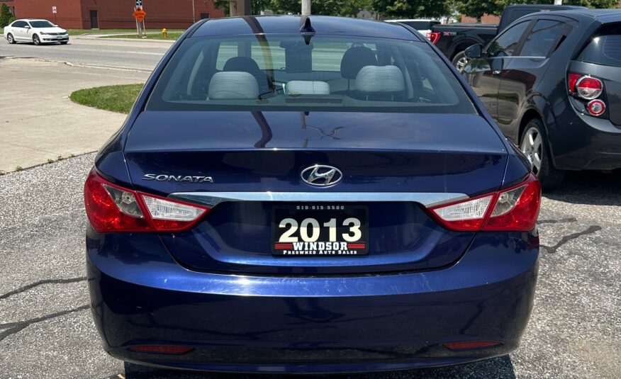 2013 HYUNDAI SONATA GLS (206KM) $7,995 + HST – VERY CLEAN – NO ACCIDENTS – CLEAN CARFAX