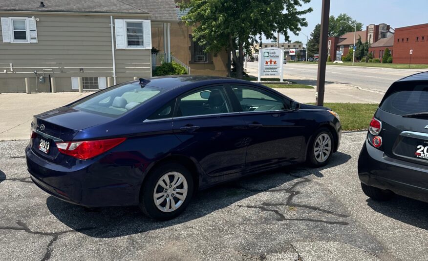 2013 HYUNDAI SONATA GLS (206KM) $7,995 + HST – VERY CLEAN – NO ACCIDENTS – CLEAN CARFAX