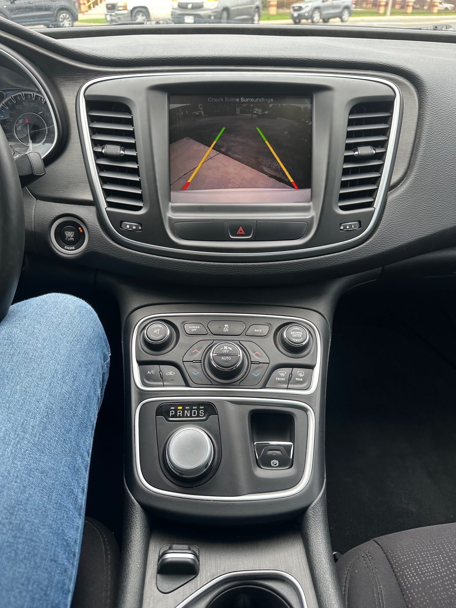 2015 CHRYSLER 200 LIMITED  (178KM) $9,995 + HST – VERY CLEAN – V6 – BLUETOOTH – BACK UP CAMERA