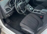 2015 CHRYSLER 200 LIMITED  (178KM) $9,995 + HST – VERY CLEAN – V6 – BLUETOOTH – BACK UP CAMERA