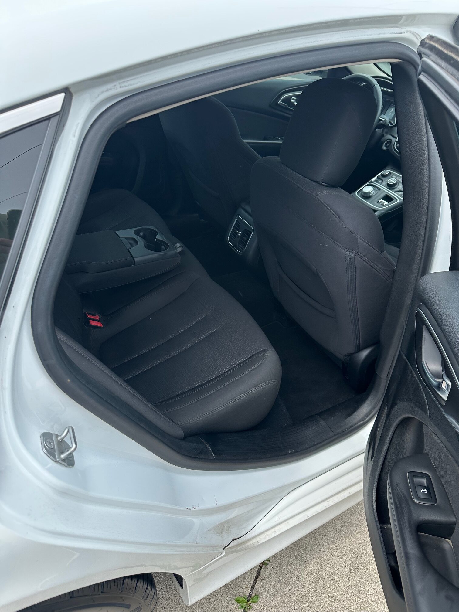 2015 CHRYSLER 200 LIMITED  (178KM) $9,995 + HST – VERY CLEAN – V6 – BLUETOOTH – BACK UP CAMERA