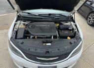 2015 CHRYSLER 200 LIMITED  (178KM) $9,995 + HST – VERY CLEAN – V6 – BLUETOOTH – BACK UP CAMERA