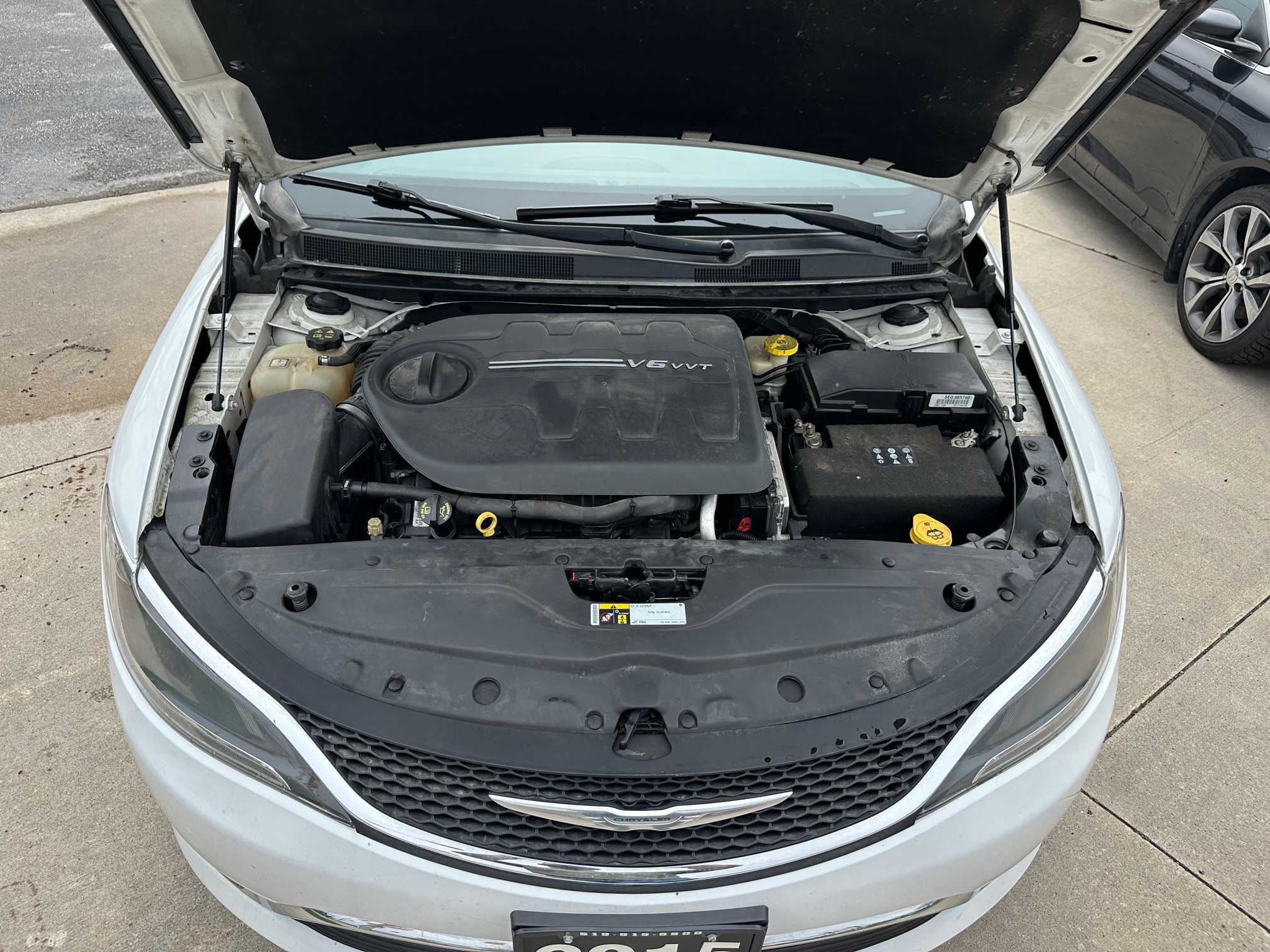 2015 CHRYSLER 200 LIMITED  (178KM) $9,995 + HST – VERY CLEAN – V6 – BLUETOOTH – BACK UP CAMERA