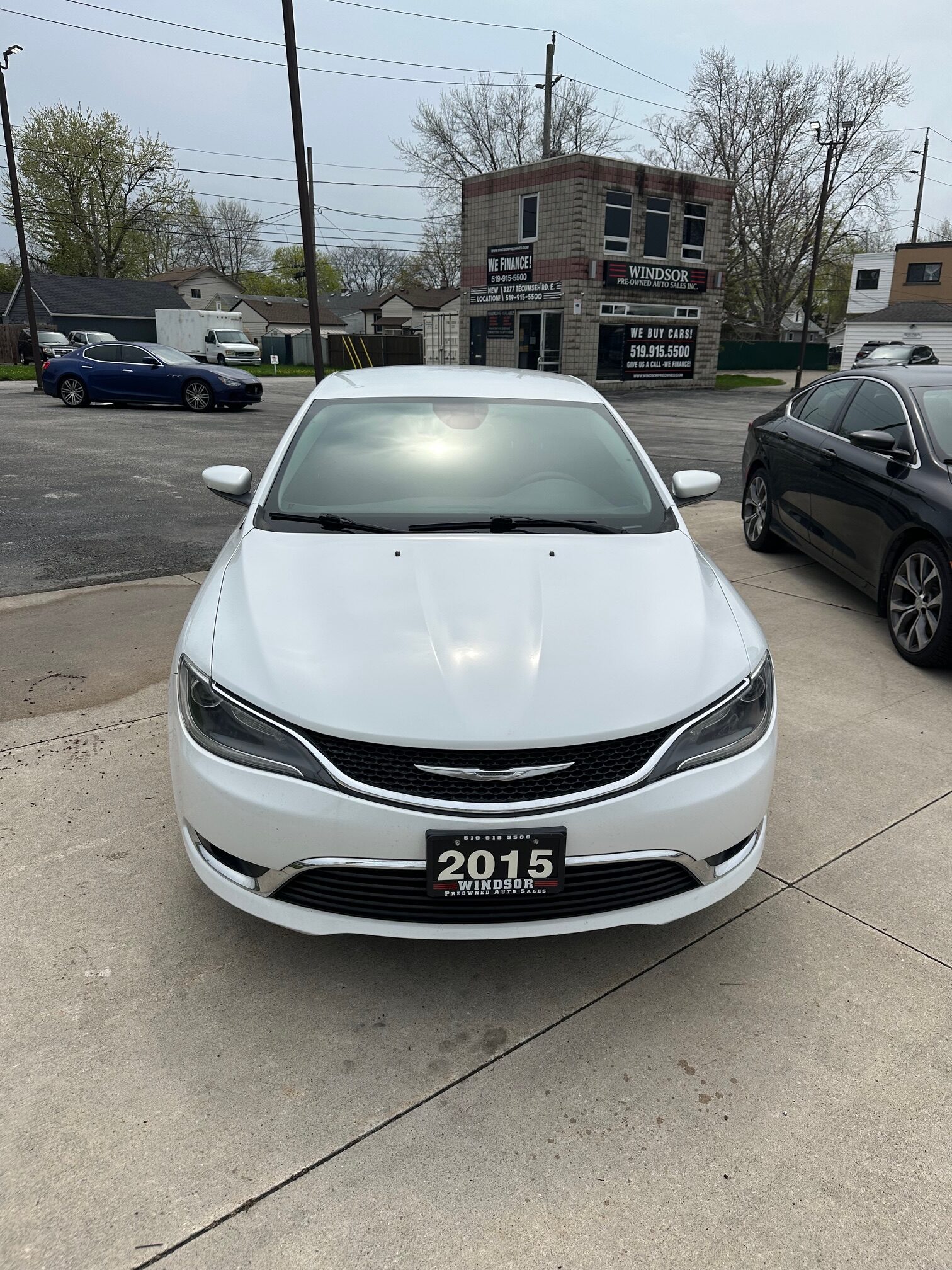 2015 CHRYSLER 200 LIMITED  (178KM) $9,995 + HST – VERY CLEAN – V6 – BLUETOOTH – BACK UP CAMERA