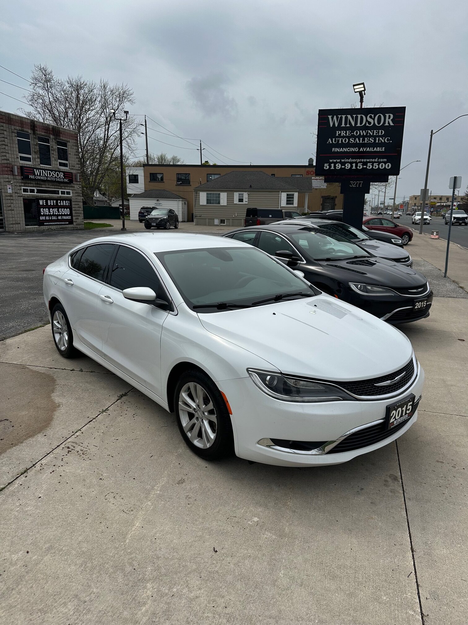 2015 CHRYSLER 200 LIMITED  (178KM) $9,995 + HST – VERY CLEAN – V6 – BLUETOOTH – BACK UP CAMERA