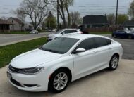 2015 CHRYSLER 200 LIMITED  (178KM) $9,995 + HST – VERY CLEAN – V6 – BLUETOOTH – BACK UP CAMERA
