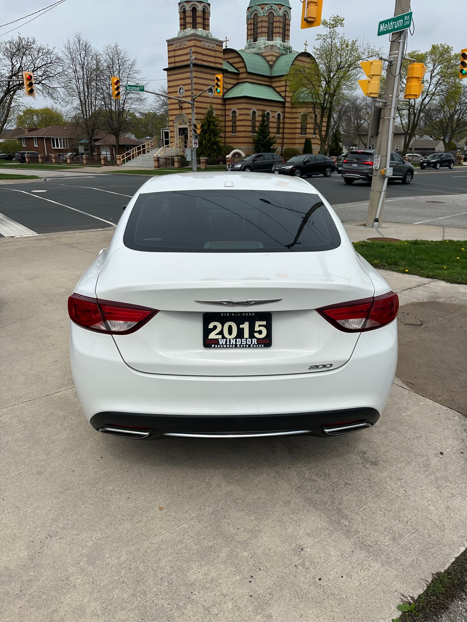 2015 CHRYSLER 200 LIMITED  (178KM) $9,995 + HST – VERY CLEAN – V6 – BLUETOOTH – BACK UP CAMERA