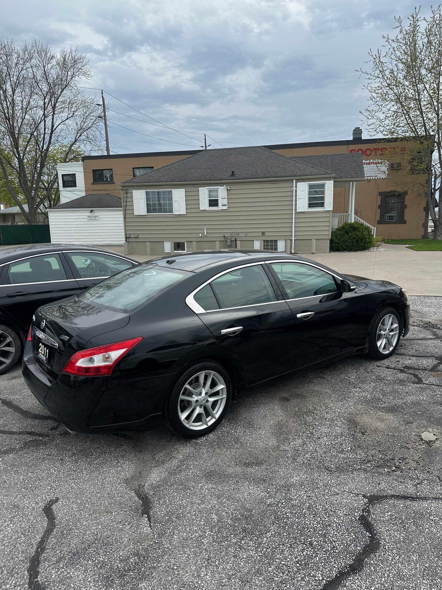 2011 NISSAN MAXIMA SV 3.5L (208KM) $7,995 + HST LOADED – SAFETY – PLATES AND TRANSFER INCLUDED