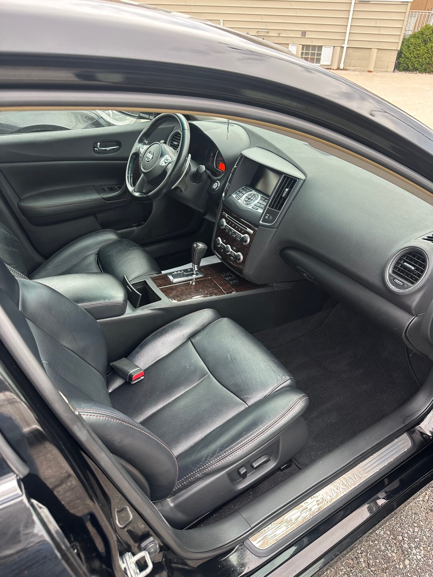 2011 NISSAN MAXIMA SV 3.5L (208KM) $7,995 + HST LOADED – SAFETY – PLATES AND TRANSFER INCLUDED