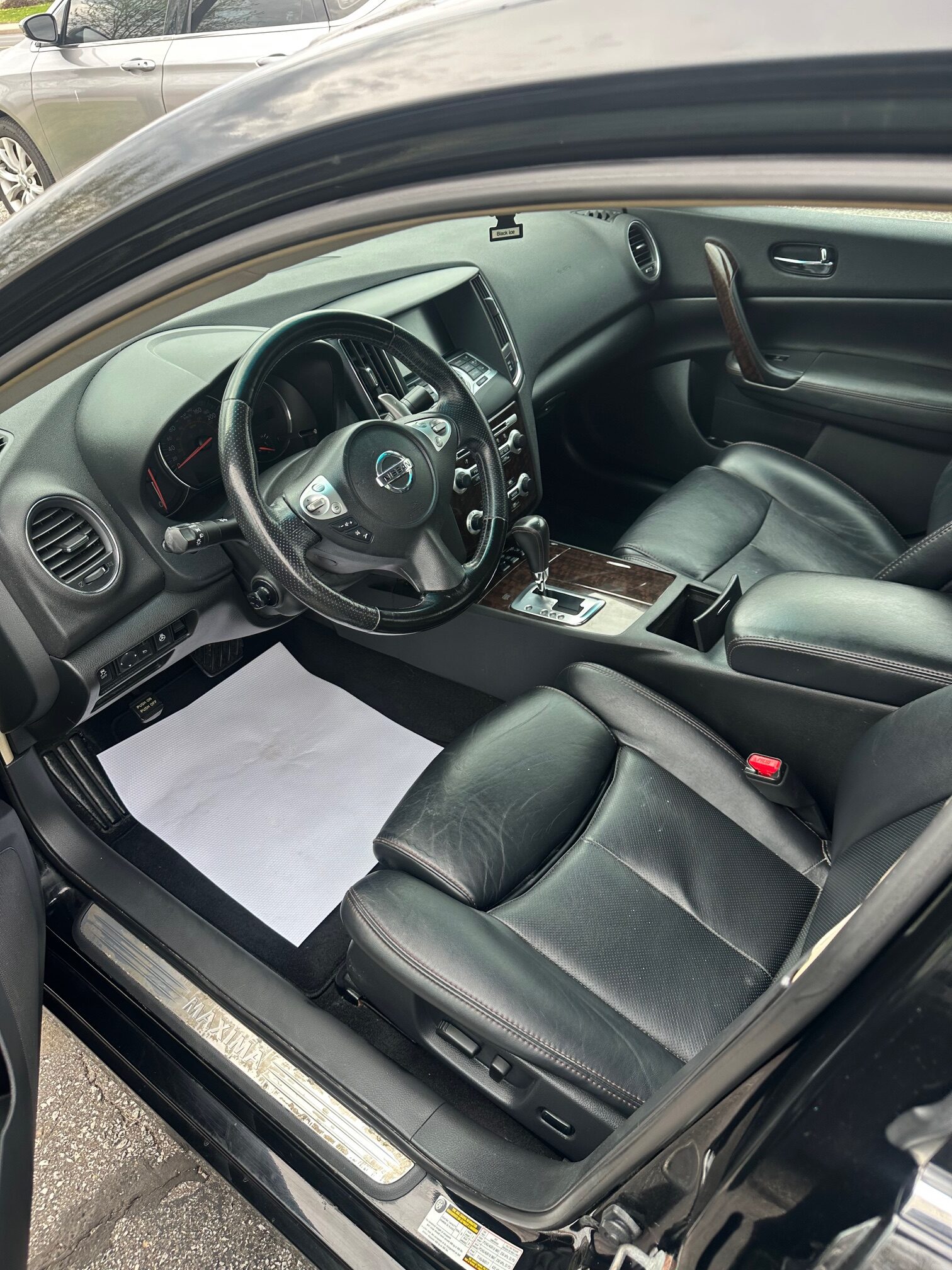 2011 NISSAN MAXIMA SV 3.5L (208KM) $7,995 + HST LOADED – SAFETY – PLATES AND TRANSFER INCLUDED