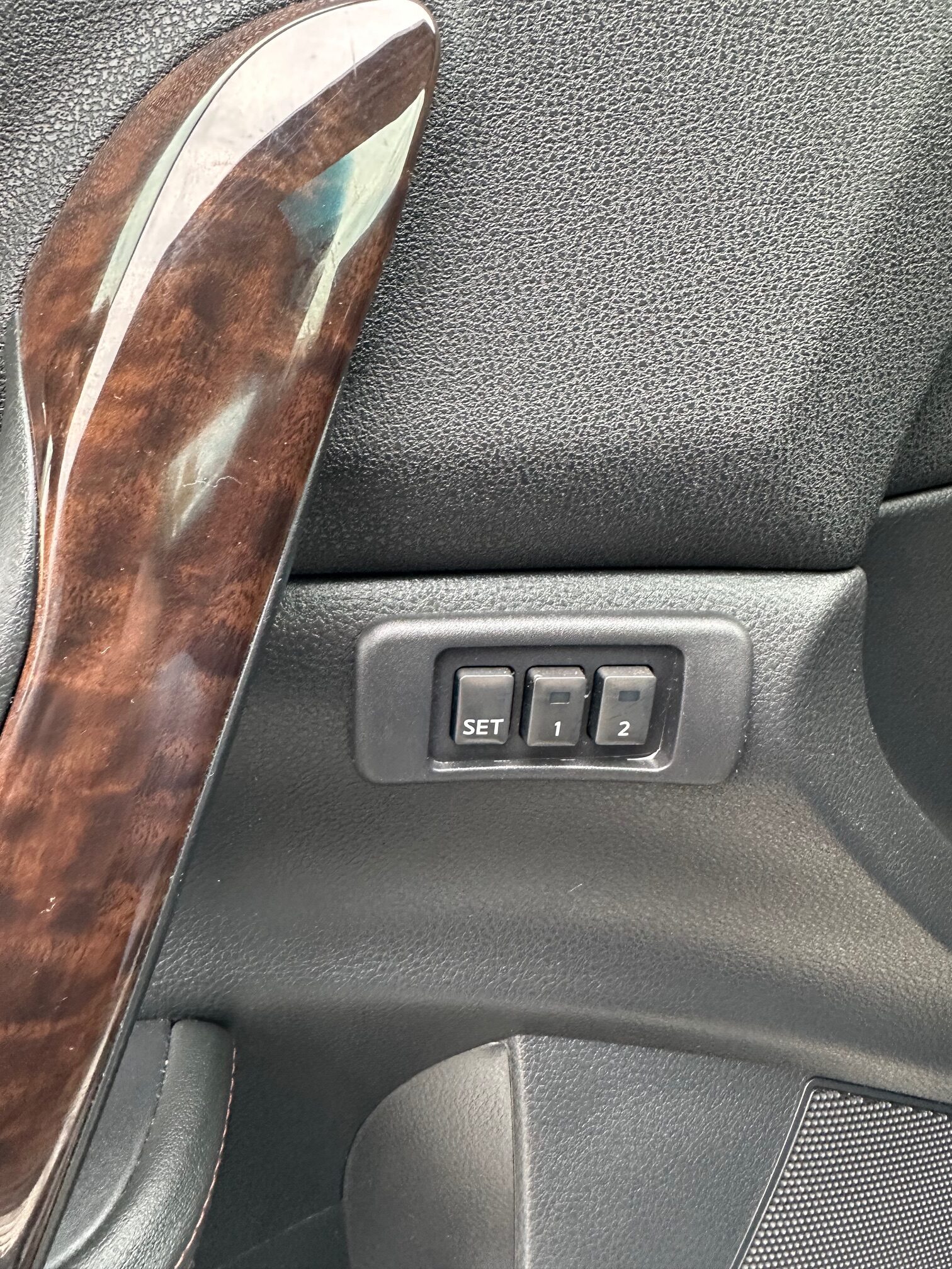 2011 NISSAN MAXIMA SV 3.5L (208KM) $7,995 + HST LOADED – SAFETY – PLATES AND TRANSFER INCLUDED