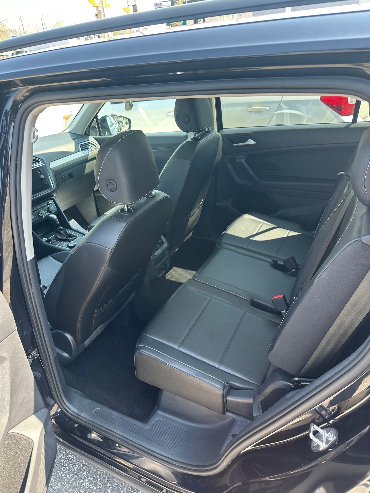 2021 VOLKSWAGEN TIGUAN (161K) $18,995 + HST – 7 PASSENGER – 4WD – PANORAMIC ROOF – NO ACCIDENTS