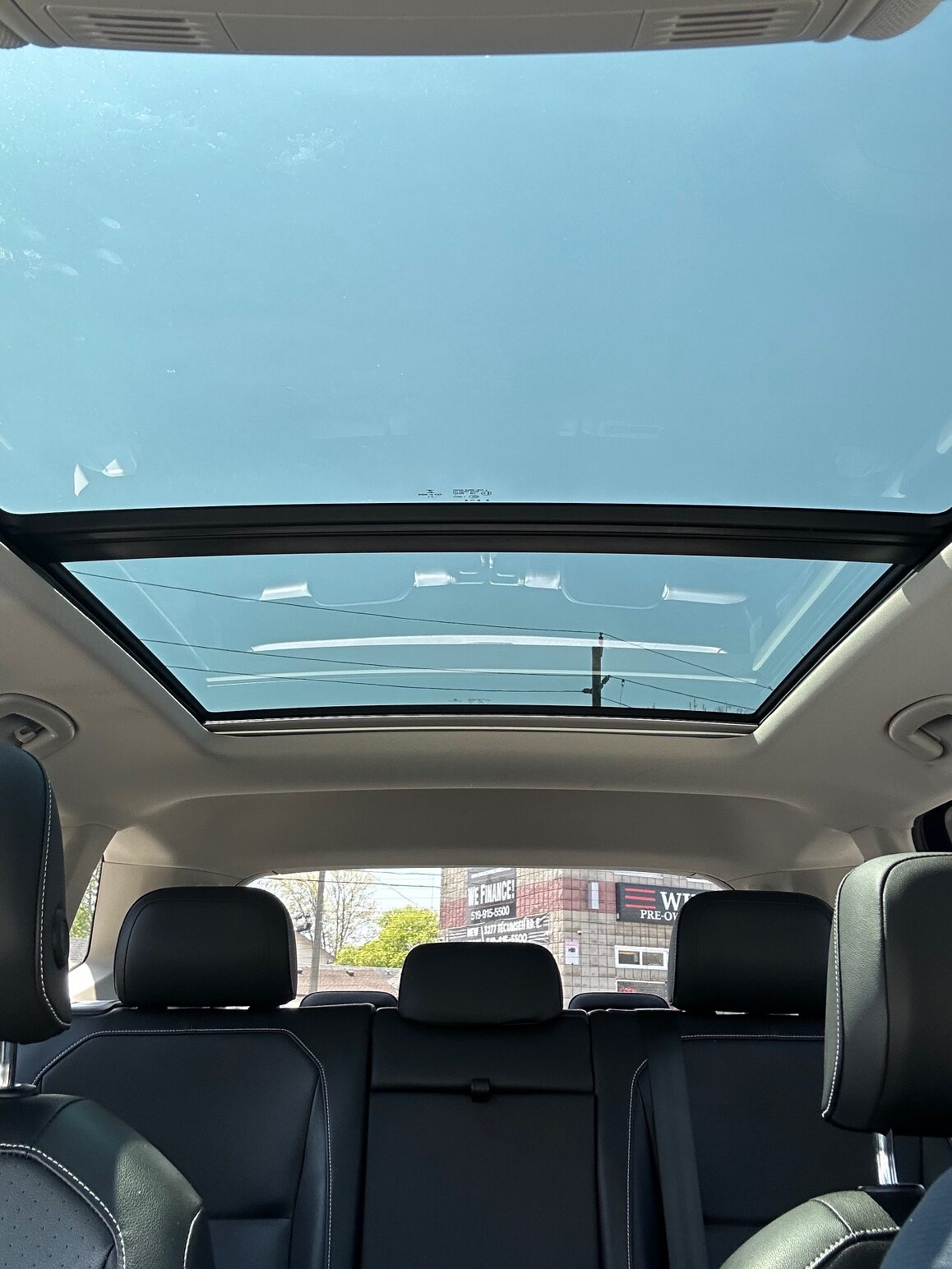 2021 VOLKSWAGEN TIGUAN (161K) $18,995 + HST – 7 PASSENGER – 4WD – PANORAMIC ROOF – NO ACCIDENTS