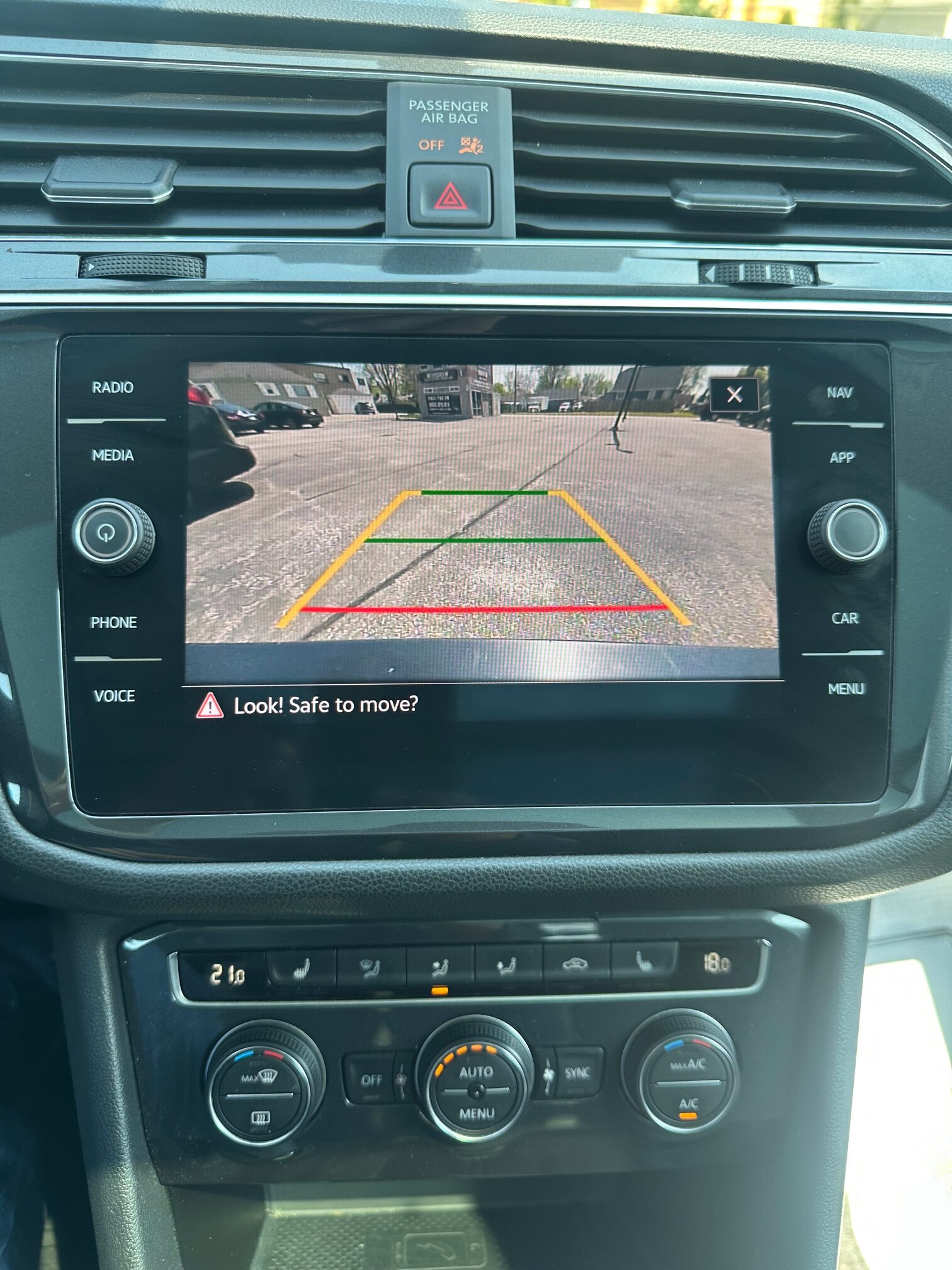 2021 VOLKSWAGEN TIGUAN (161K) $18,995 + HST – 7 PASSENGER – 4WD – PANORAMIC ROOF – NO ACCIDENTS