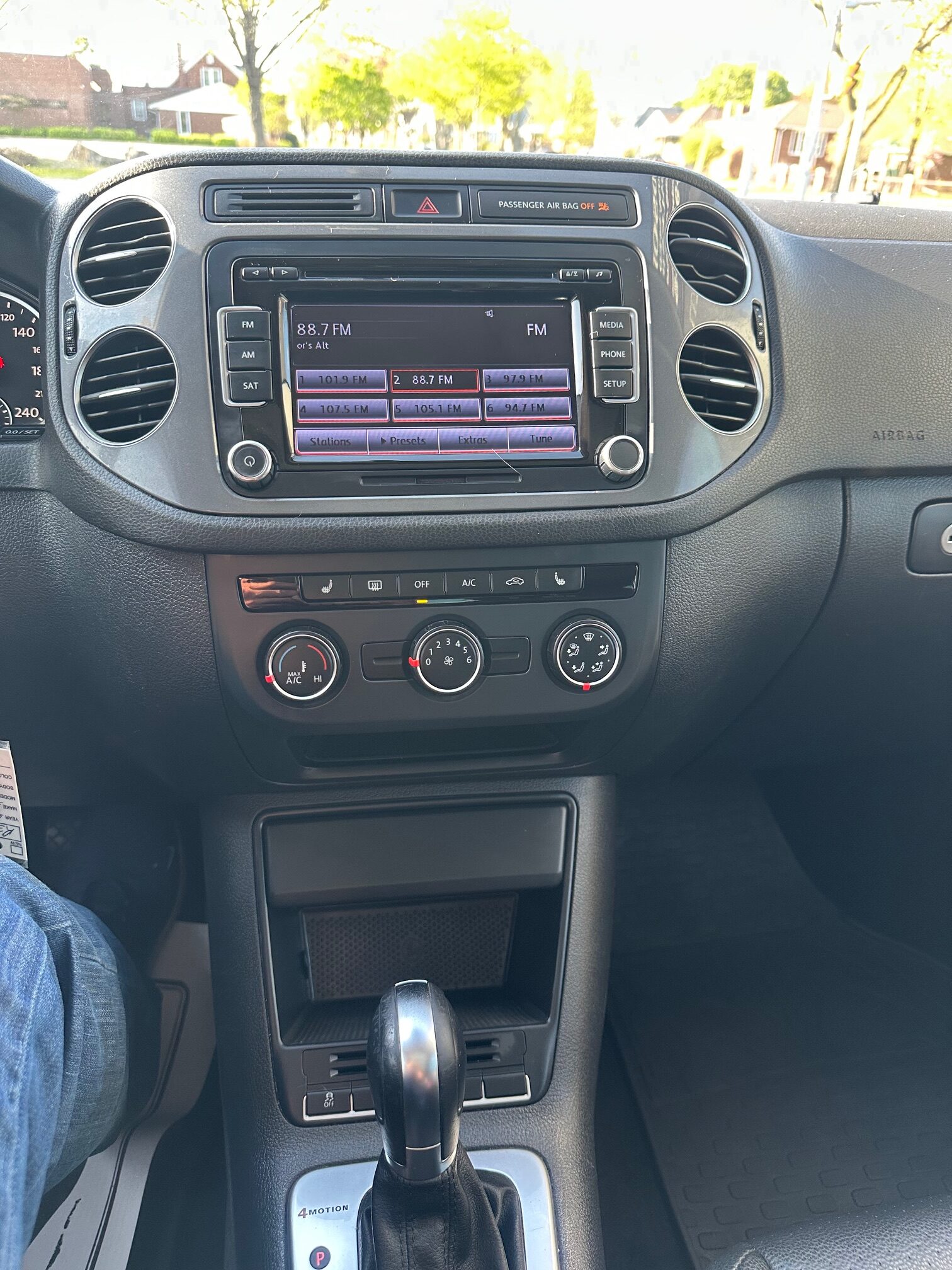 2014 VOLKSWAGEN TIGUAN (208K) $8,995 + HST  2 YR WARRANTY – 4WD – PANORAMIC ROOF – NO ACCIDENTS