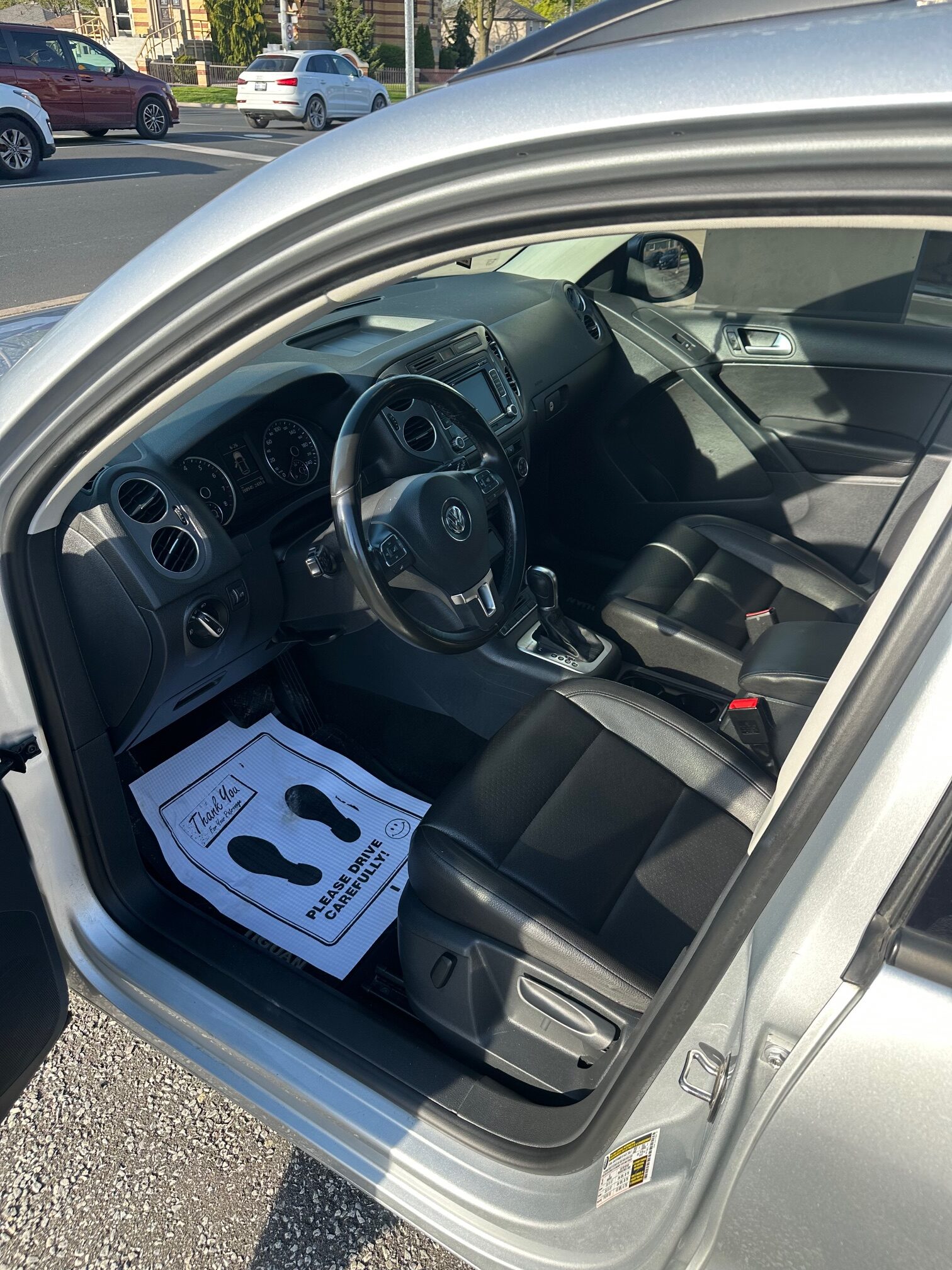 2014 VOLKSWAGEN TIGUAN (208K) $8,995 + HST  2 YR WARRANTY – 4WD – PANORAMIC ROOF – NO ACCIDENTS