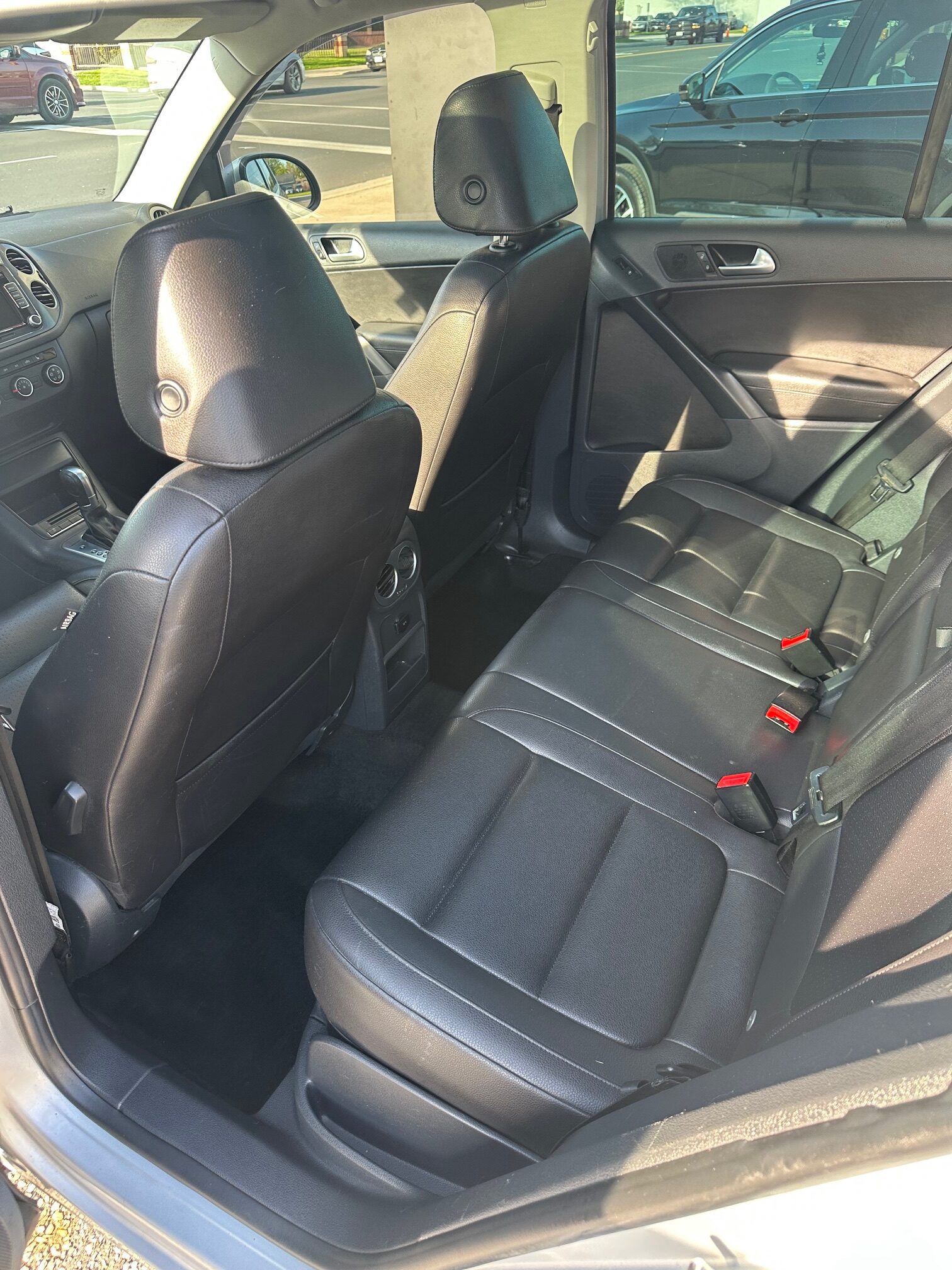 2014 VOLKSWAGEN TIGUAN (208K) $8,995 + HST  2 YR WARRANTY – 4WD – PANORAMIC ROOF – NO ACCIDENTS