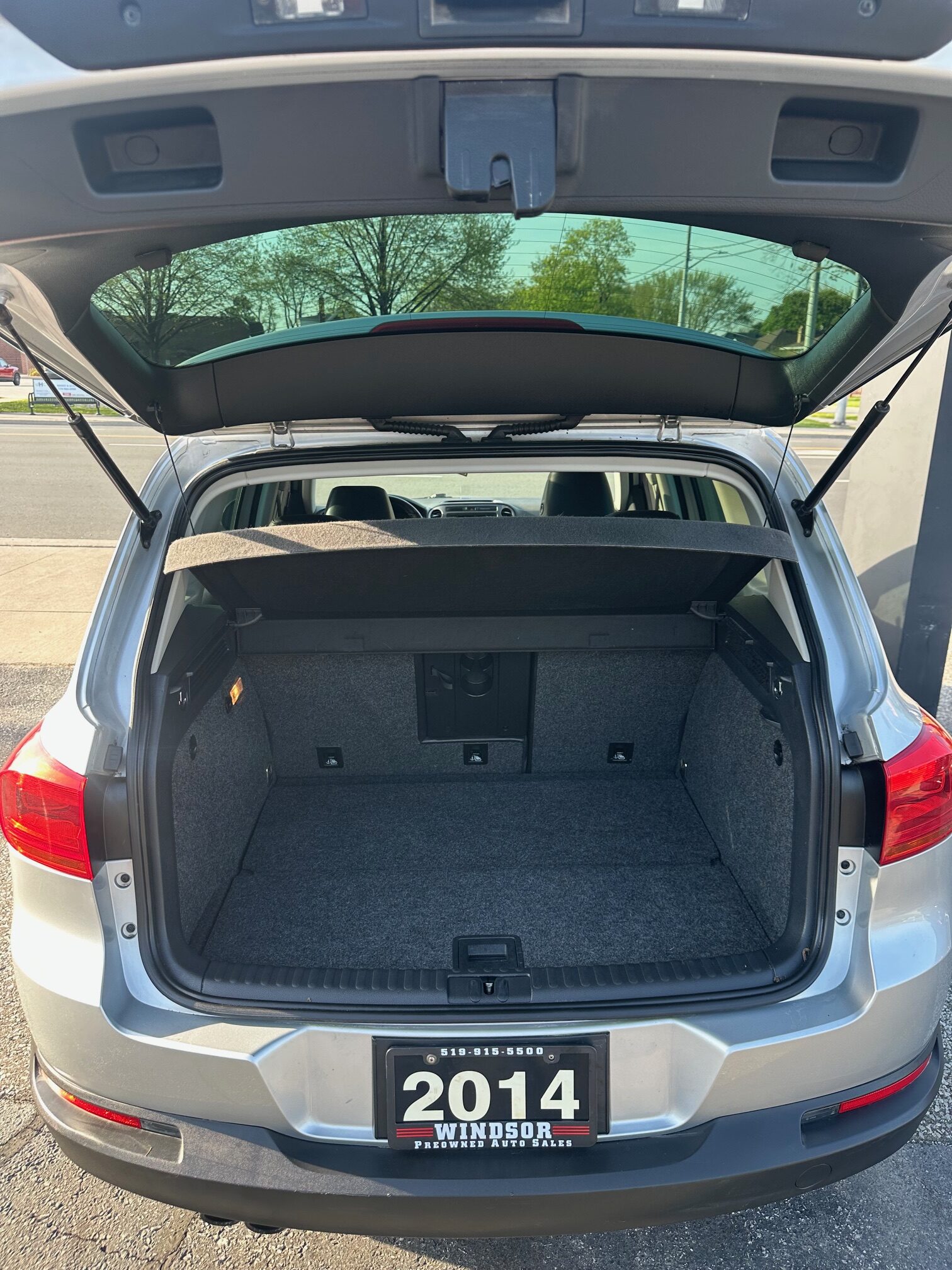 2014 VOLKSWAGEN TIGUAN (208K) $8,995 + HST  2 YR WARRANTY – 4WD – PANORAMIC ROOF – NO ACCIDENTS