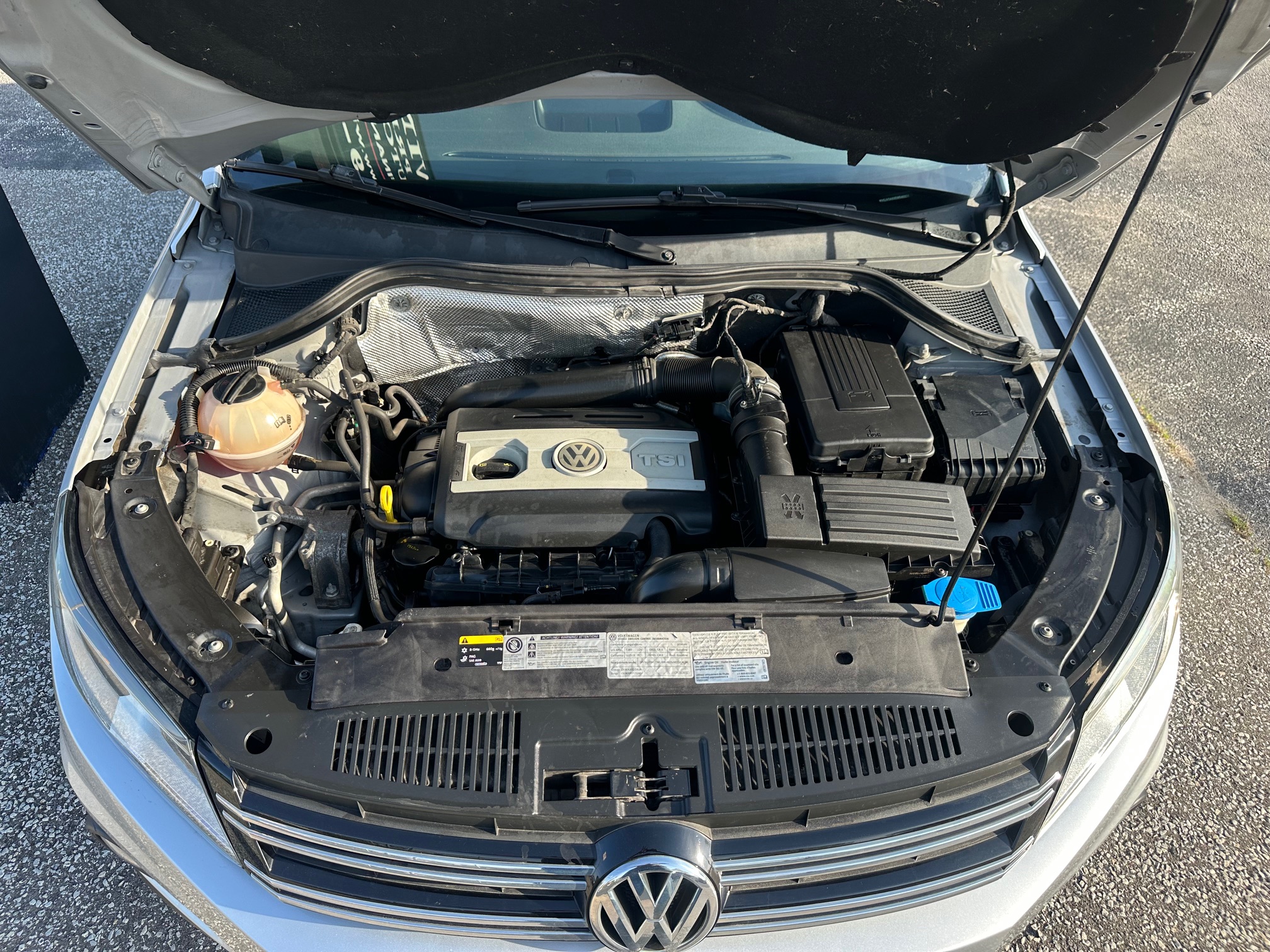 2014 VOLKSWAGEN TIGUAN (208K) $8,995 + HST  2 YR WARRANTY – 4WD – PANORAMIC ROOF – NO ACCIDENTS