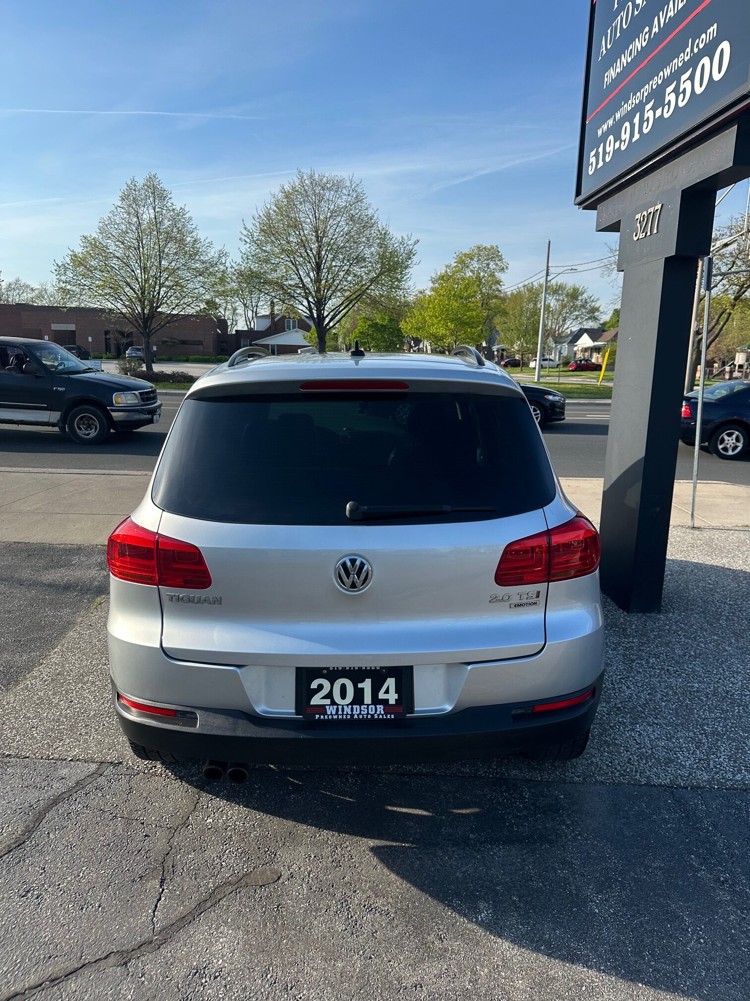 2014 VOLKSWAGEN TIGUAN (208K) $8,995 + HST  2 YR WARRANTY – 4WD – PANORAMIC ROOF – NO ACCIDENTS