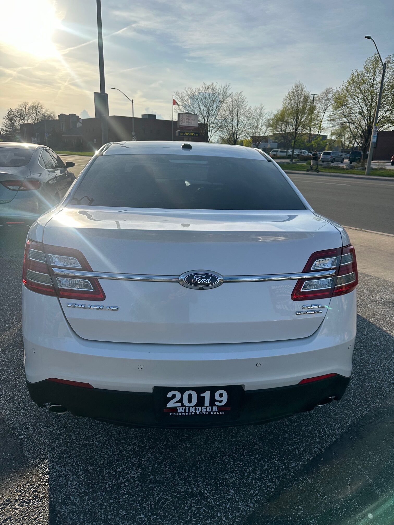 2019 FORD TAURUS SEL (13KM) $14,995 + HST – CLEAN CARFAX – NO ACCIDENTS – V6 – LEATHER – SUNROOF