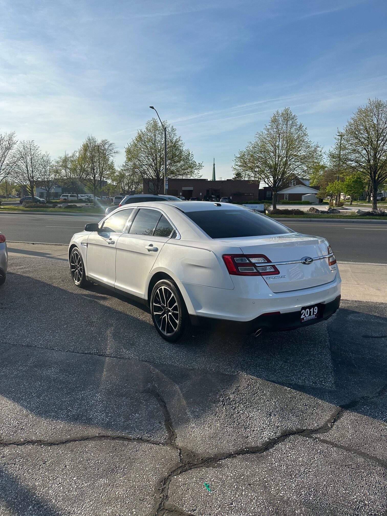 2019 FORD TAURUS SEL (13KM) $14,995 + HST – CLEAN CARFAX – NO ACCIDENTS – V6 – LEATHER – SUNROOF