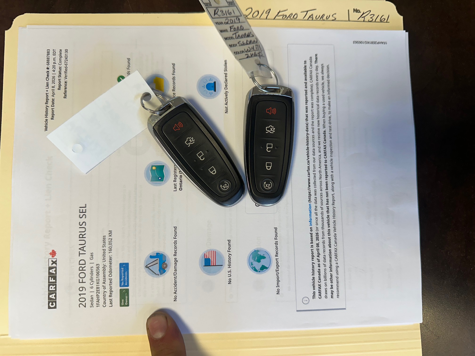 2019 FORD TAURUS SEL (13KM) $14,995 + HST – CLEAN CARFAX – NO ACCIDENTS – V6 – LEATHER – SUNROOF