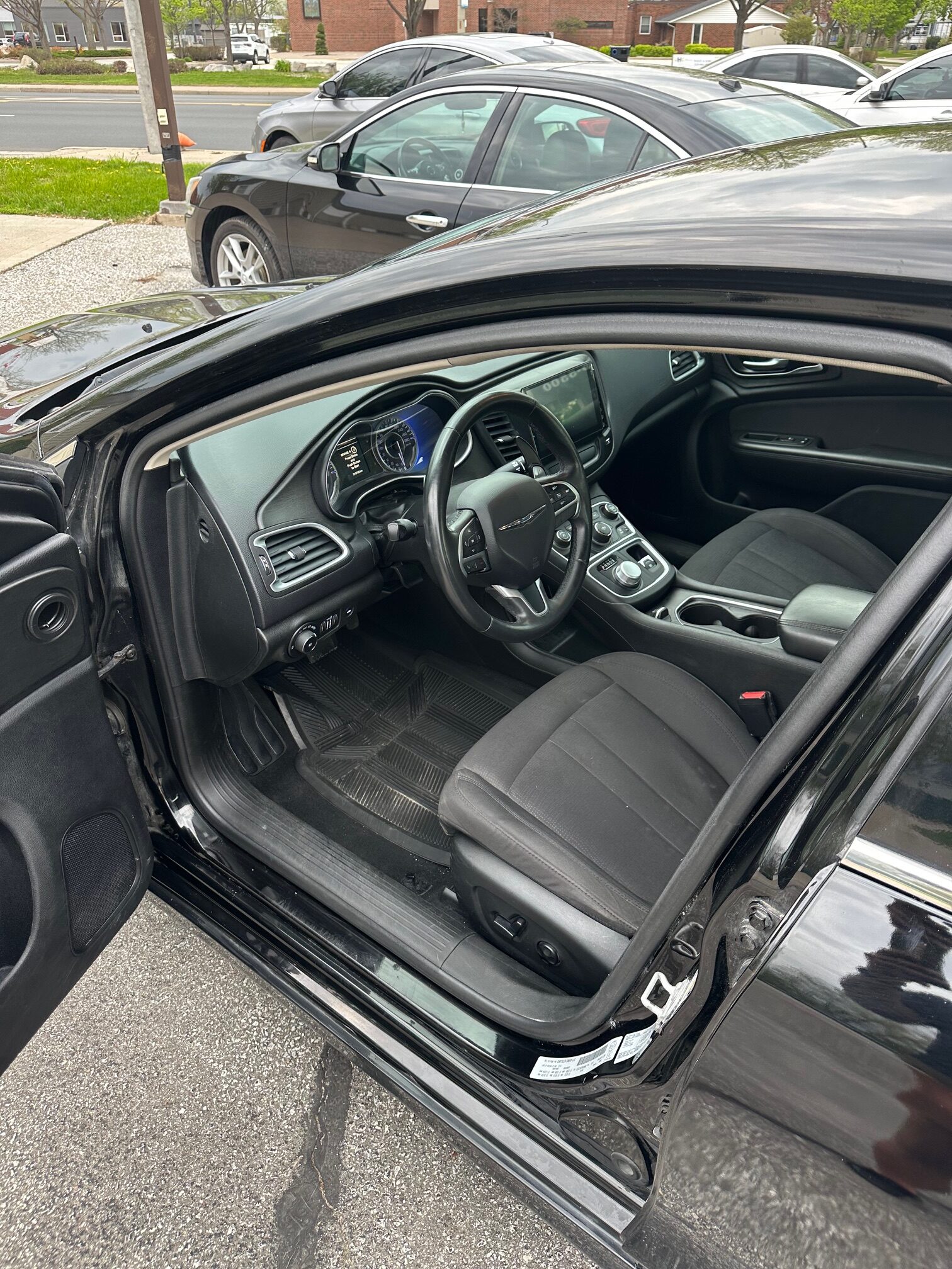 2015 CHRYSLER 200  (210KM) $7,995 + HST – 2 YR POWERTRAIN WARRANTY INCLUDED – CLEAN CARFAX – NO ACCIDENTS