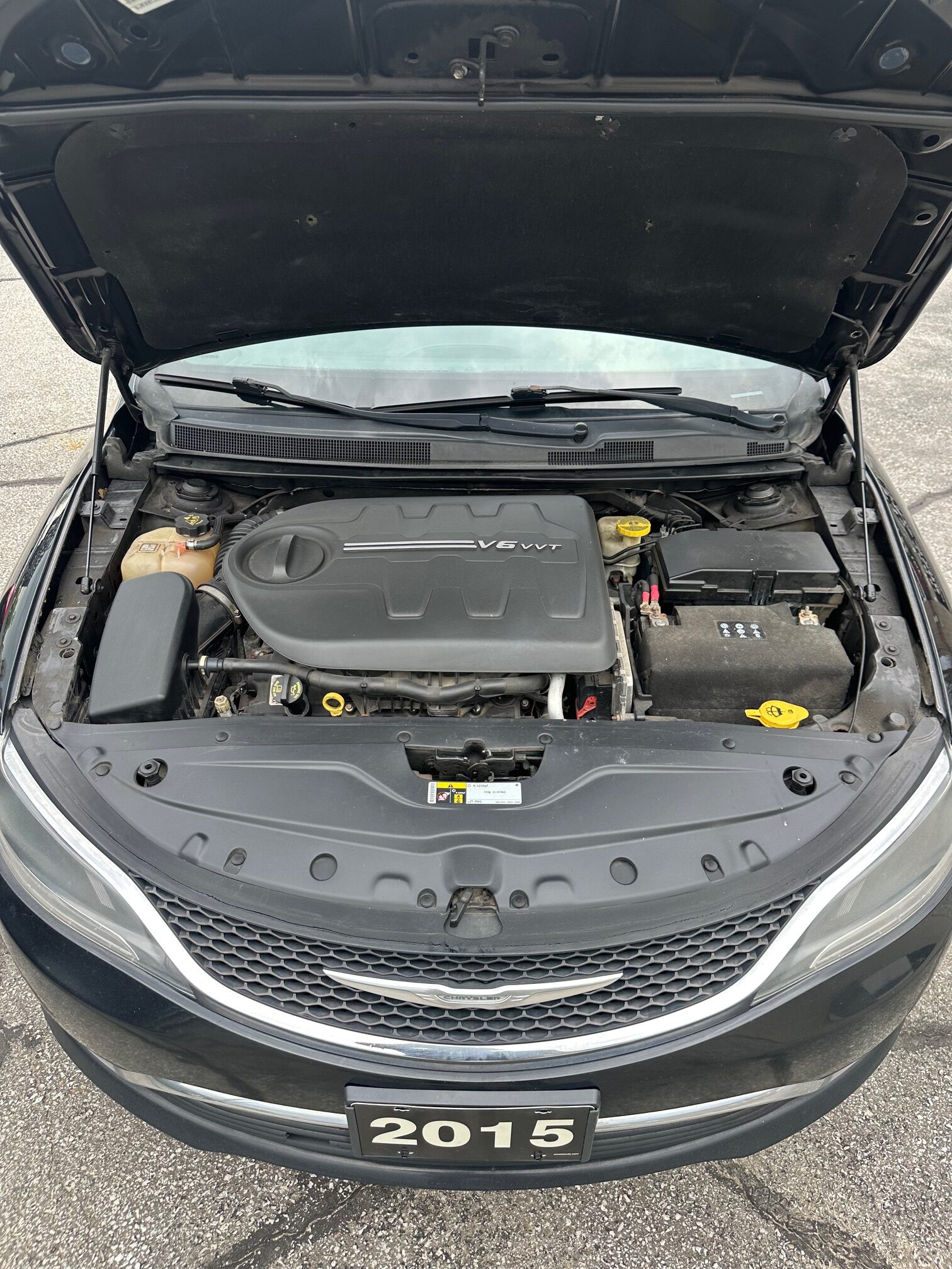 2015 CHRYSLER 200  (210KM) $7,995 + HST – 2 YR POWERTRAIN WARRANTY INCLUDED – CLEAN CARFAX – NO ACCIDENTS