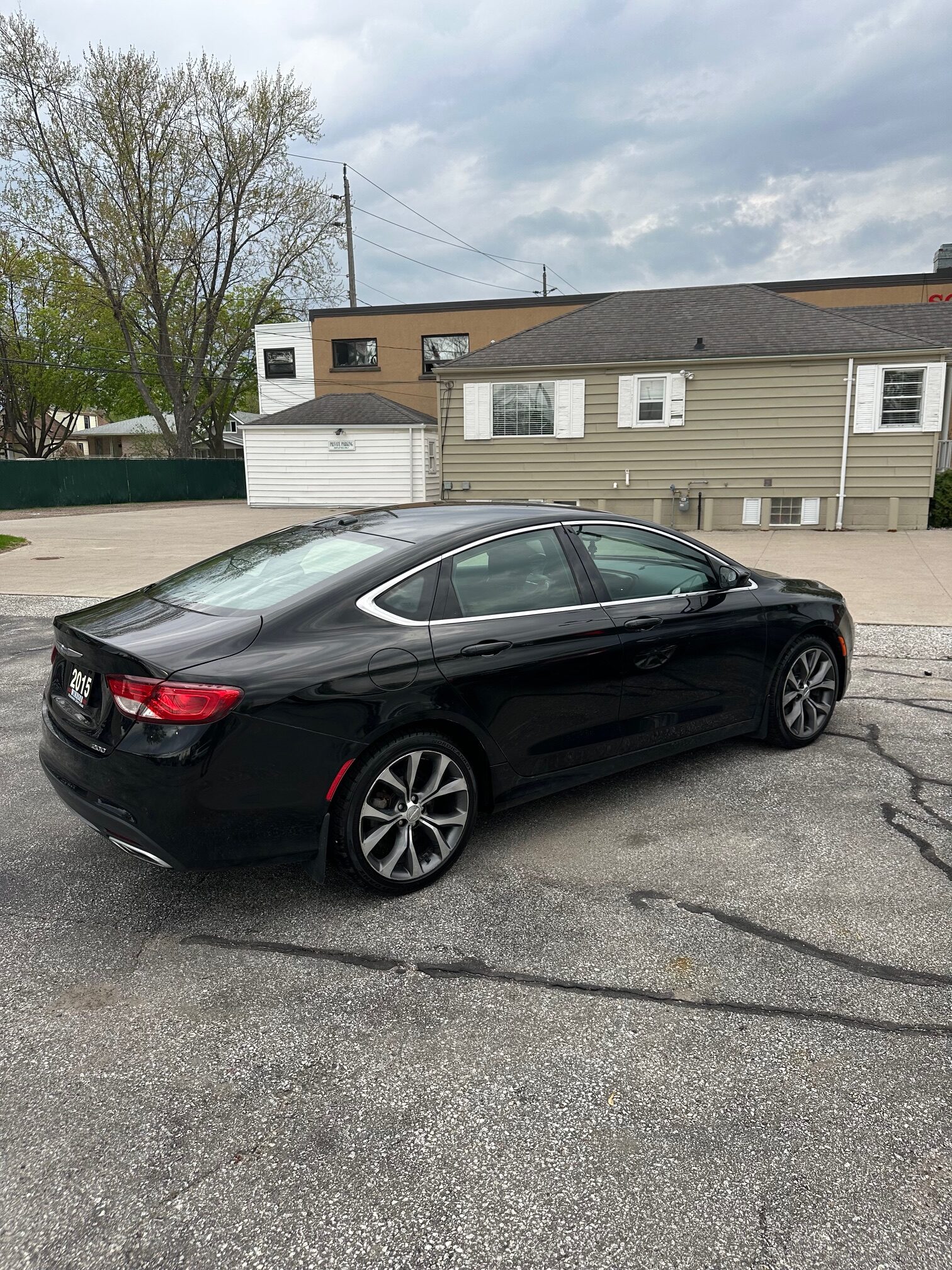 2015 CHRYSLER 200  (210KM) $7,995 + HST – 2 YR POWERTRAIN WARRANTY INCLUDED – CLEAN CARFAX – NO ACCIDENTS