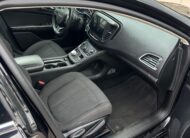 2015 CHRYSLER 200  (210KM) $7,995 + HST – 2 YR POWERTRAIN WARRANTY INCLUDED – CLEAN CARFAX – NO ACCIDENTS