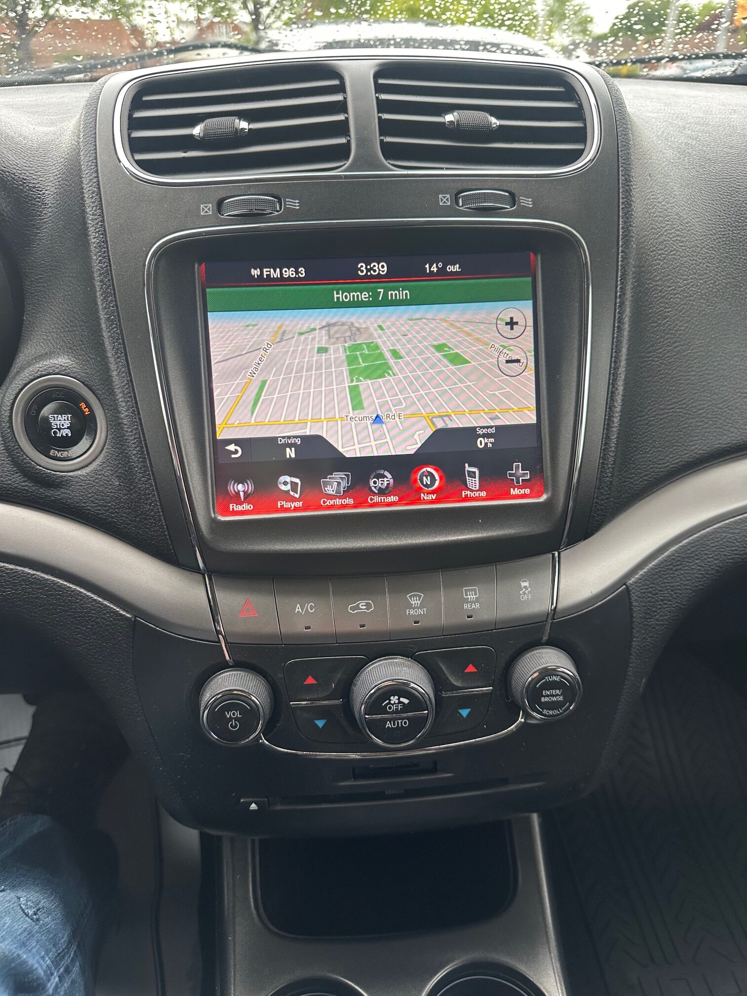 2015 DODGE JOURNEY CROSSROAD 7 PASSENGER (199KM) $8,995 + HST – LEATHER – DVD – NAVIGATION – REMOTE START