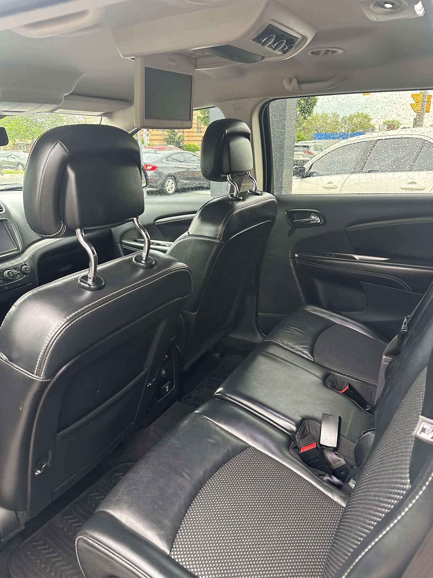 2015 DODGE JOURNEY CROSSROAD 7 PASSENGER (199KM) $8,995 + HST – LEATHER – DVD – NAVIGATION – REMOTE START