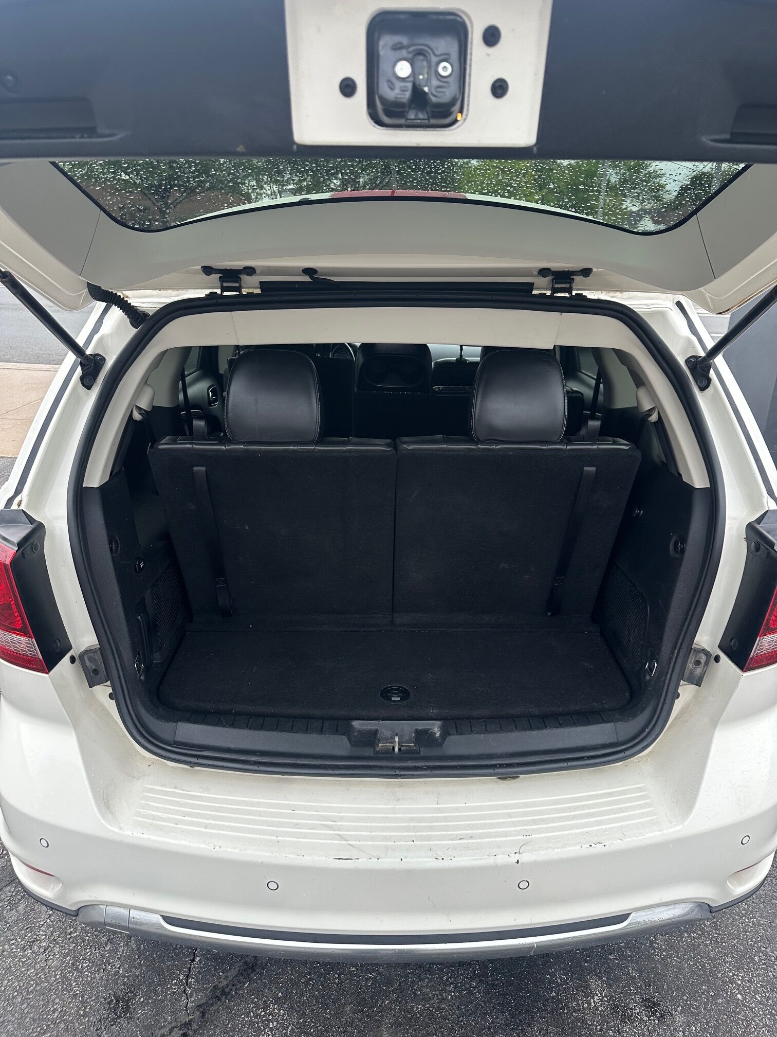 2015 DODGE JOURNEY CROSSROAD 7 PASSENGER (199KM) $8,995 + HST – LEATHER – DVD – NAVIGATION – REMOTE START